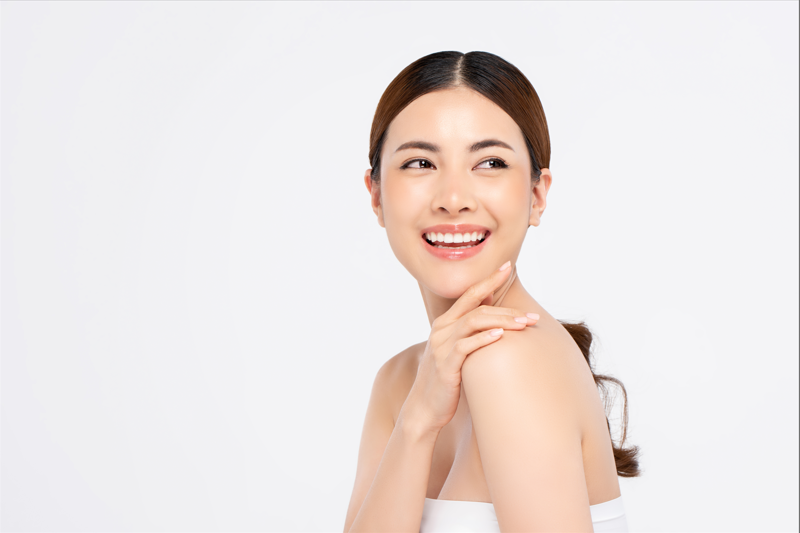 Nên dùng dầu tẩy trang hay nước tẩy trang thì tốt nhất?