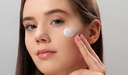 Sữa chống nắng hay kem chống nắng: Nên chọn loại nào? 