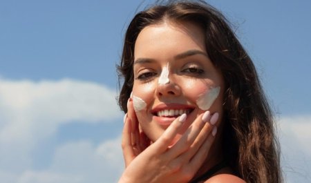 Hướng dẫn cách bôi kem chống nắng cho da mụn không gây bí da