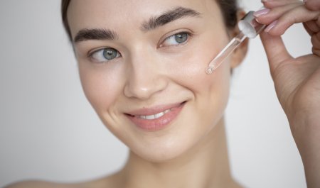 Thoa serum bao lâu thì rửa mặt? Cách dùng serum hiệu quả
