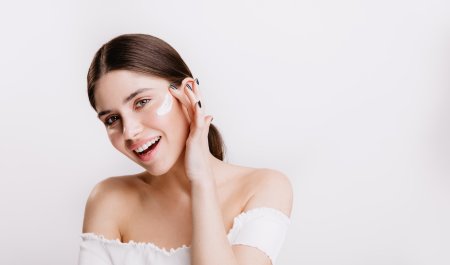 Bôi kem chống nắng bao nhiêu là đủ? Khi nào cần bôi lại?