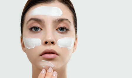 Bôi kem chống nắng trước hay sau kem nền? Bạn đã biết chưa