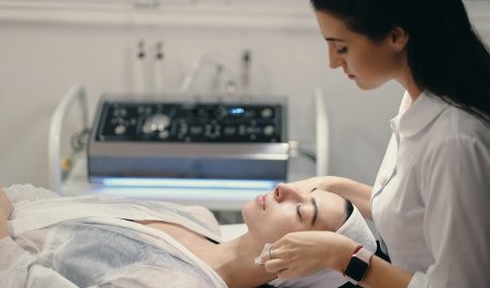Mới nặn mụn kiêng ăn gì