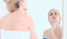 nên dùng tẩy tế bào hay sữa rửa mặt