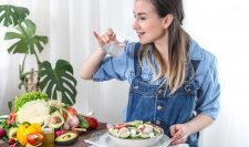 Uống đủ nước và ăn uống lành mạnh