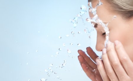 sữa rửa mặt đóng vai trò quan trọng