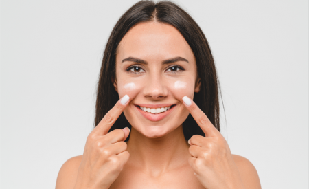 Nốt ruồi son ở cổ phụ nữ xuất hiện do đâu? 5 Kem chống nắng có tác dụng gì? Có thực sự cần thiết không?