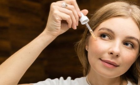 Bôi Serum Trước Hay Kem Dưỡng Ẩm Trước? Cách Dùng Đúng