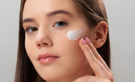 Sữa chống nắng hay kem chống nắng: Nên chọn loại nào? 