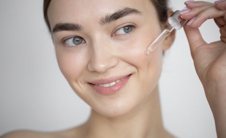 Thoa serum bao lâu thì rửa mặt? Cách dùng serum hiệu quả