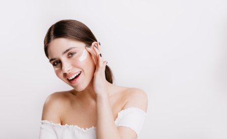 Bôi kem chống nắng bao nhiêu là đủ? Khi nào cần bôi lại?
