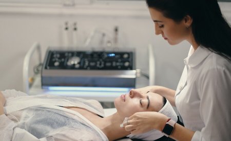 Mới nặn mụn kiêng ăn gì