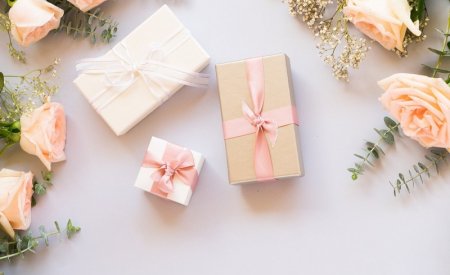 Gợi ý bộ quà tặng 20/10 ý nghĩa cho mẹ, vợ, người yêu