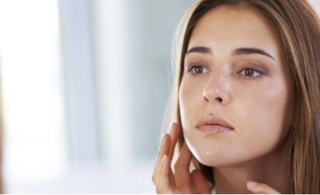 Top 10 nước tẩy trang cho da dầu mụn tốt nhất 2024