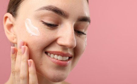 Top 9 kem dưỡng trị mụn hiệu quả nhất cho từng tình trạng da