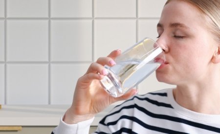 Uống Nước Nhiều Có Giảm Mụn Không? Giải Đáp Chi Tiết 