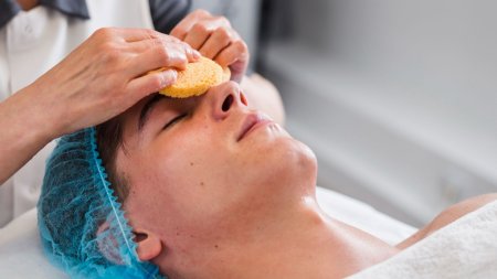 Lựa chọn cách chăm sóc phù hợp góp phần duy trì màu da đồng đều