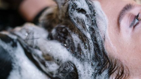 Sản phẩm chăm sóc tóc tiếp xúc với da