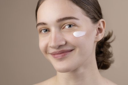 Ưu tiên sử dụng dưỡng ẩm kết cấu mỏng nhẹ, thấm nhanh