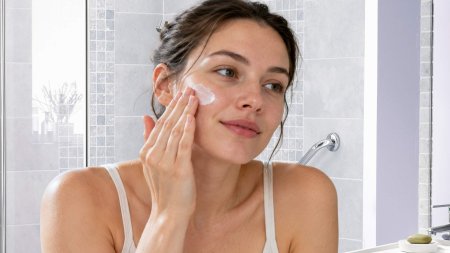 Dưỡng ẩm giúp duy trì cảm giác dễ chịu và hỗ trợ hàng rào bảo vệ da