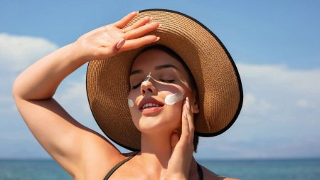 Ưu tiên kem chống nắng có SPF từ 30 trở lên, PA+++ hoặc PA++++ để tăng khả năng bảo vệ 