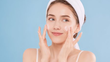 Làm sạch da kỹ giúp tạo nền da thông thoáng trước các bước dưỡng tiếp theo