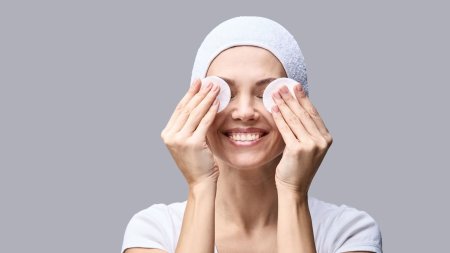 Làm sạch da đúng cách giúp loại bỏ dầu thừa và hỗ trợ lớp makeup bám đều hơn