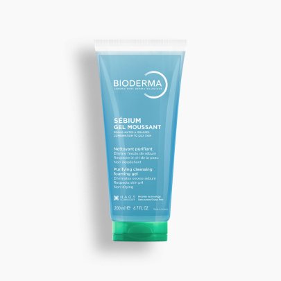 Sébium Gel Moussant giúp làm sạch da nhẹ nhàng và hỗ trợ hạn chế bít tắc lỗ chân lông