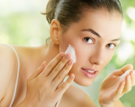 Chống nắng bảo vệ da thật kỹ vào buổi sáng